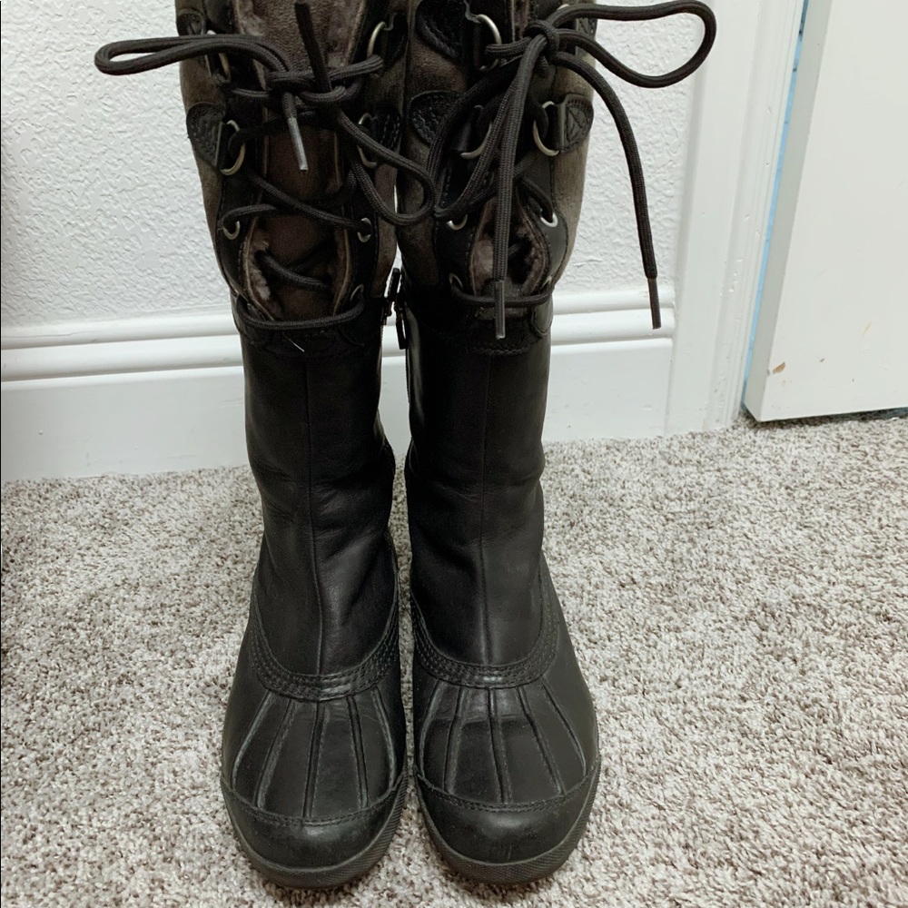 Ugg women belcloud boots size 9
